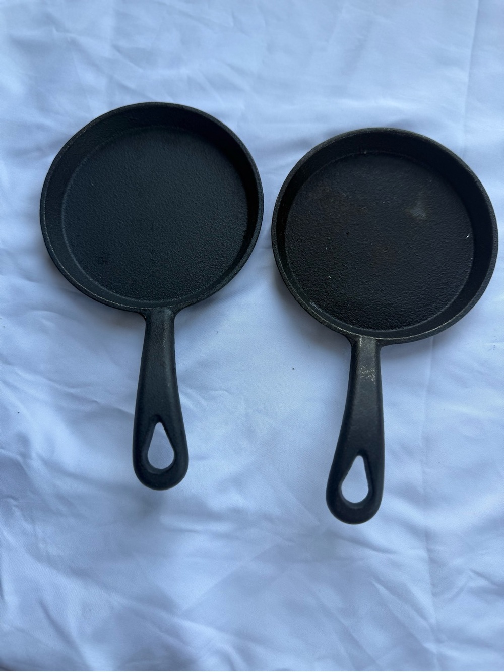 Cast Iron Skillet Pan - Black - Heavy Duty Home Accent